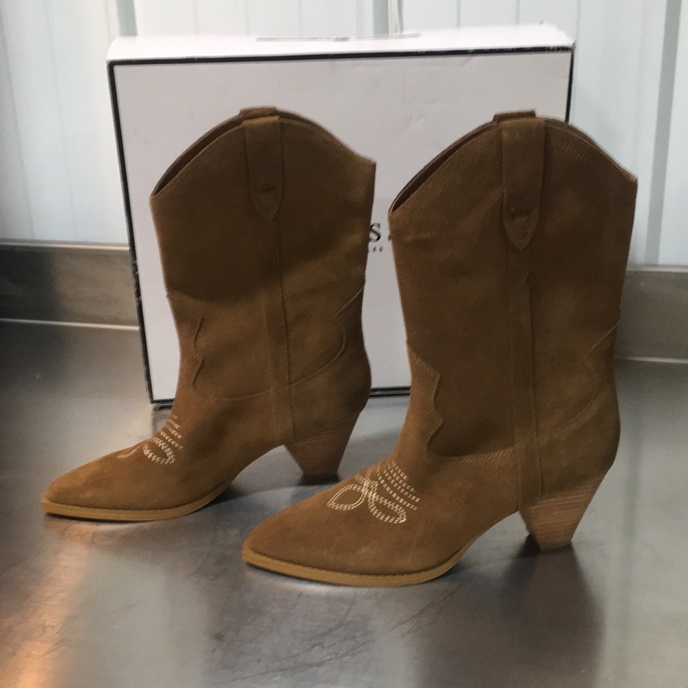 New WB Woman’s GUESS Women’s Tan Suede Western Booties - Picture 3 of 6